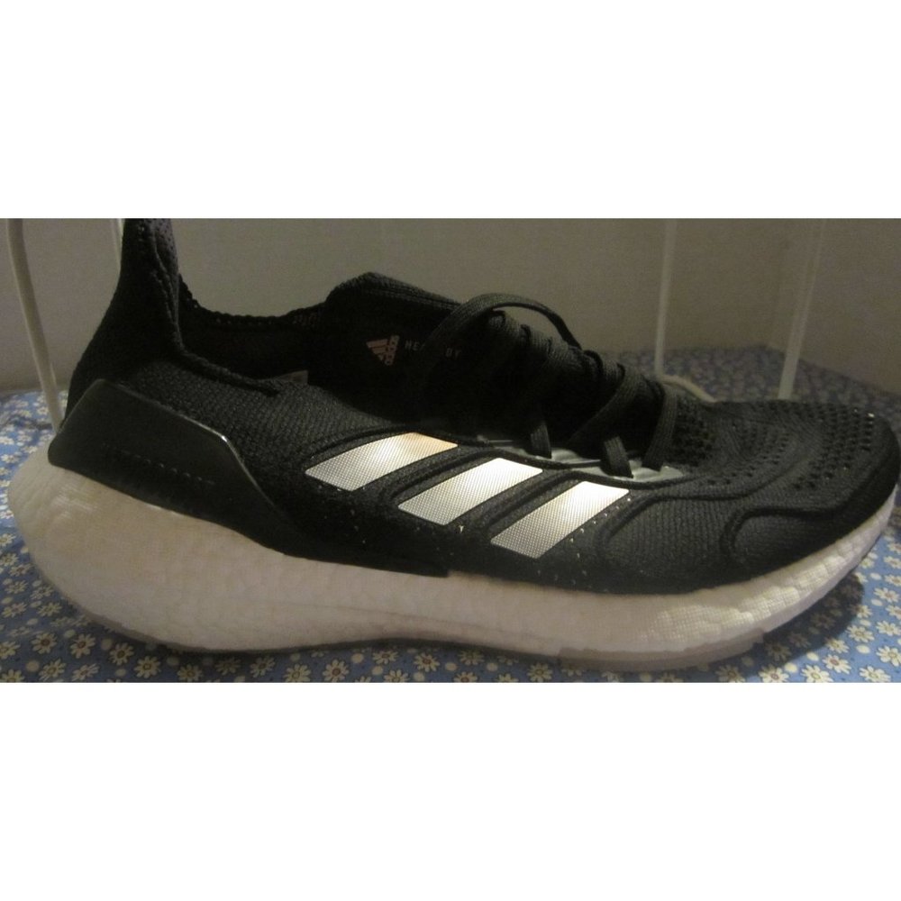 adidas Women's Ultraboost 22 Running Shoe Size 11 - Picture 11 of 12